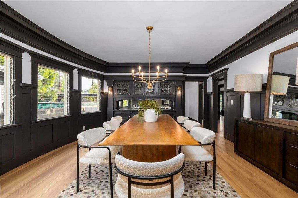 Image 11 of property listing at 2274 W 21st Street, Los Angeles, CA 90018