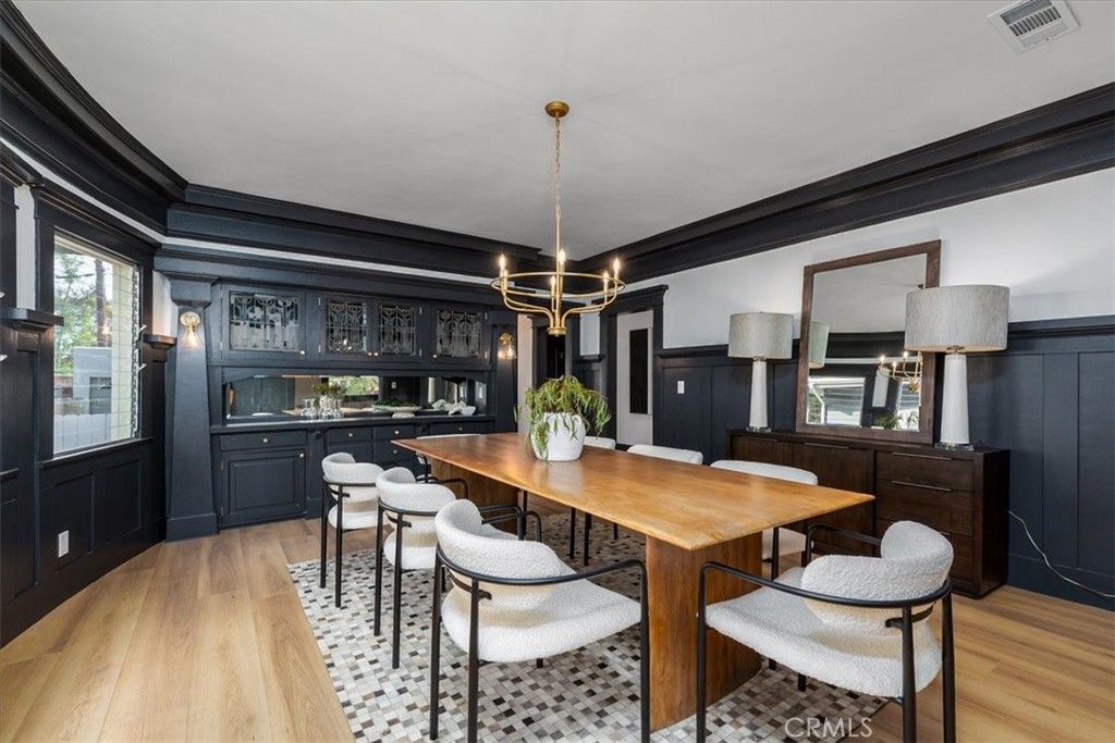 Image 12 of property listing at 2274 W 21st Street, Los Angeles, CA 90018