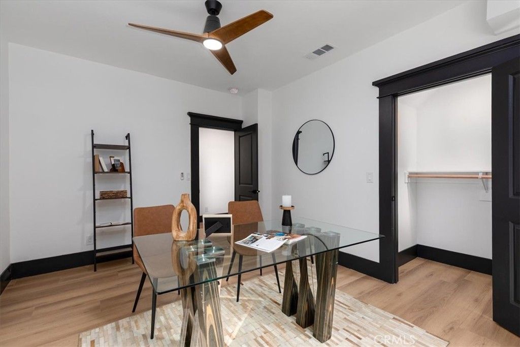 Image 17 of property listing at 2274 W 21st Street, Los Angeles, CA 90018