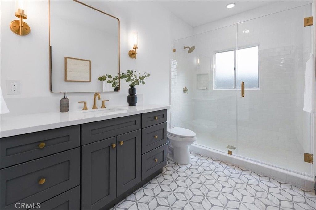 Image 18 of property listing at 2274 W 21st Street, Los Angeles, CA 90018