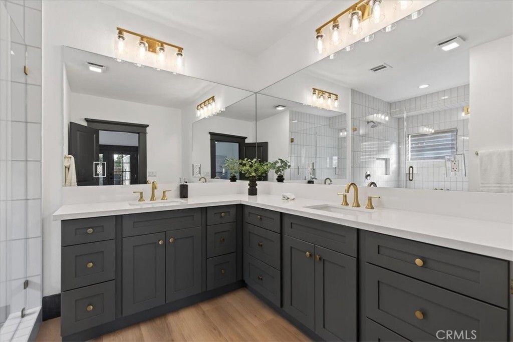 Image 30 of property listing at 2274 W 21st Street, Los Angeles, CA 90018