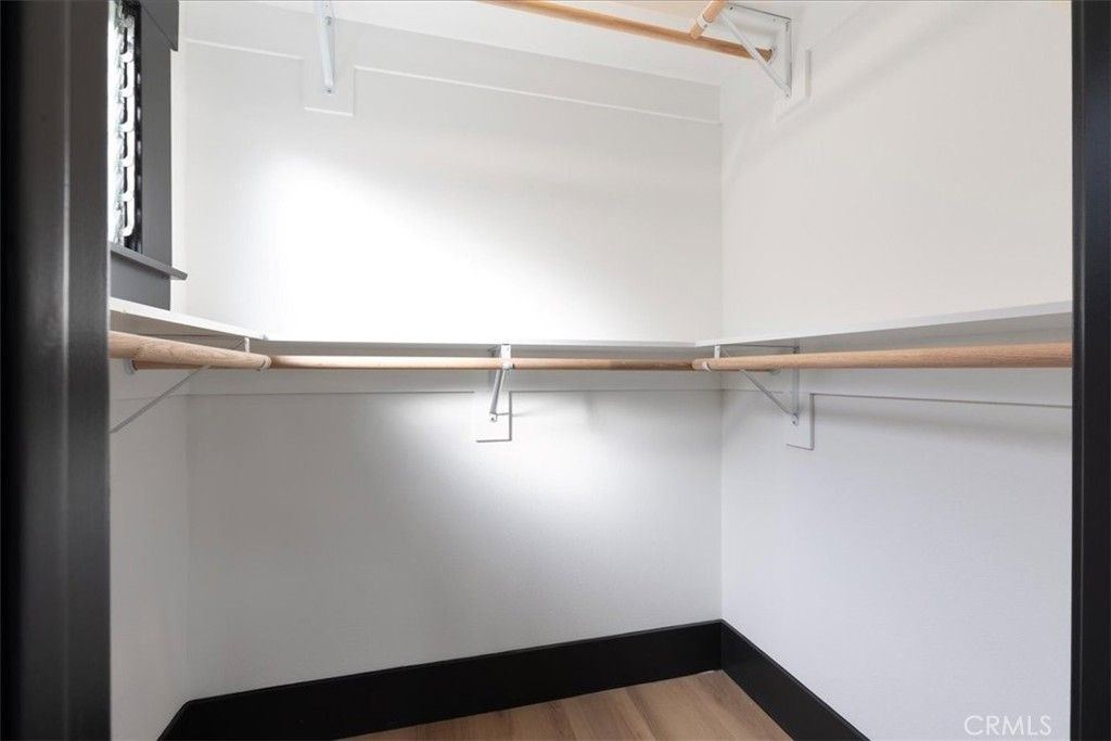 Image 32 of property listing at 2274 W 21st Street, Los Angeles, CA 90018