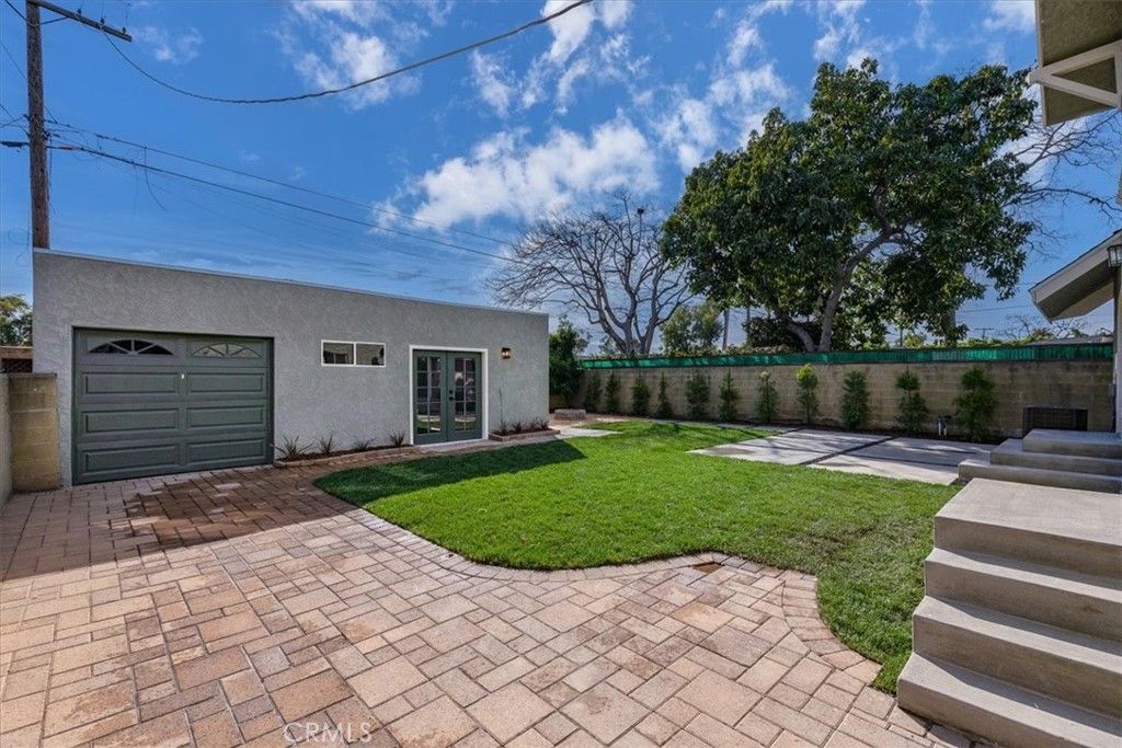 Image 33 of property listing at 2274 W 21st Street, Los Angeles, CA 90018