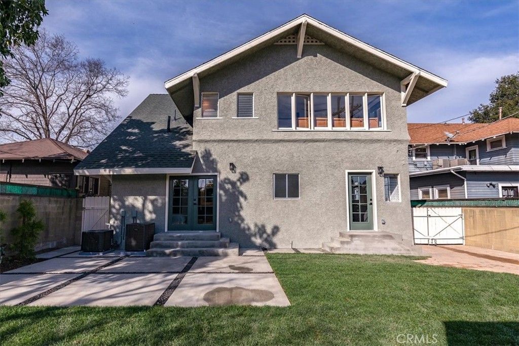 Image 37 of property listing at 2274 W 21st Street, Los Angeles, CA 90018