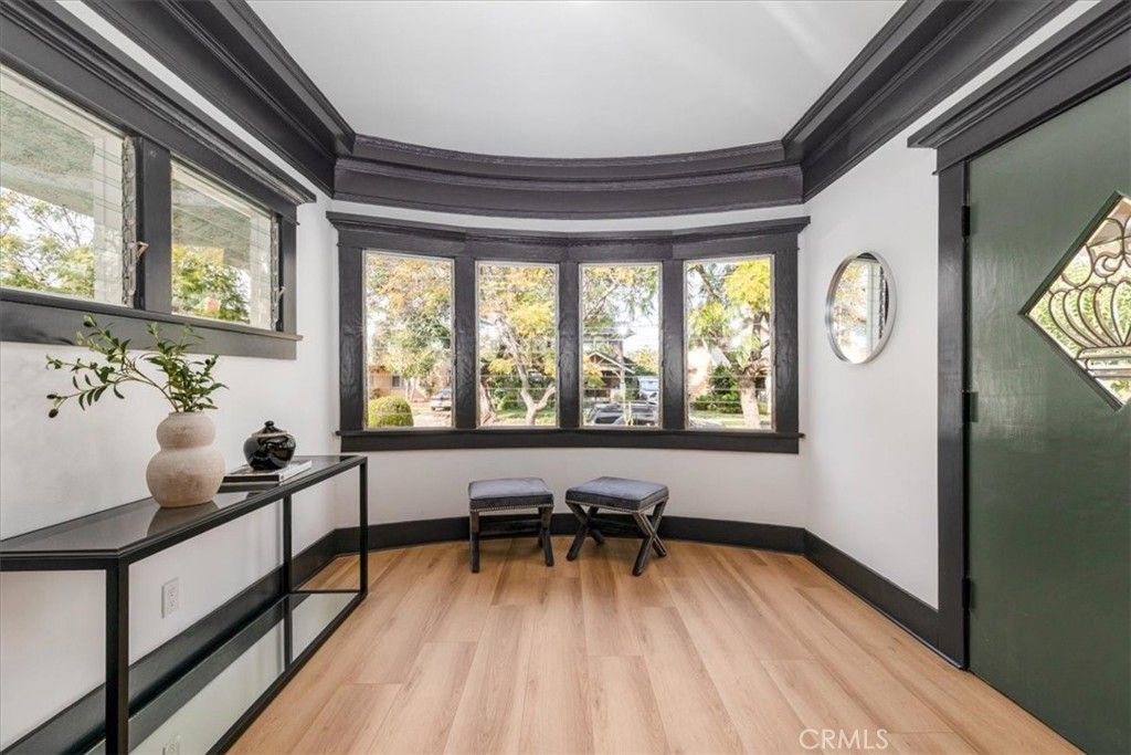 Image 4 of property listing at 2274 W 21st Street, Los Angeles, CA 90018