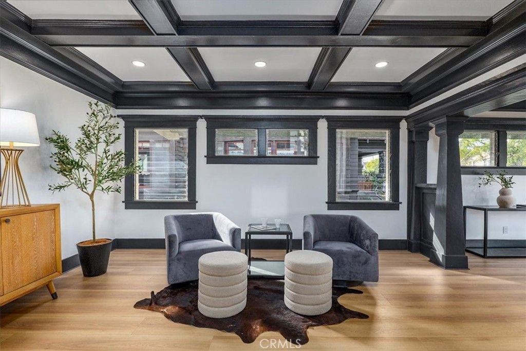 Image 7 of property listing at 2274 W 21st Street, Los Angeles, CA 90018