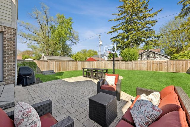 817 S Fairfield Avenue, Elmhurst, IL 60126
