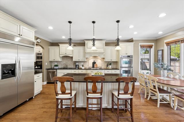 817 S Fairfield Avenue, Elmhurst, IL 60126