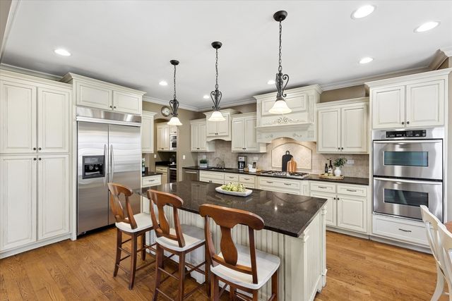 817 S Fairfield Avenue, Elmhurst, IL 60126