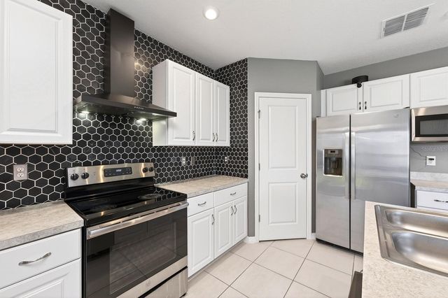 596 MEADOW BEND DRIVE, Davenport, FL 33837