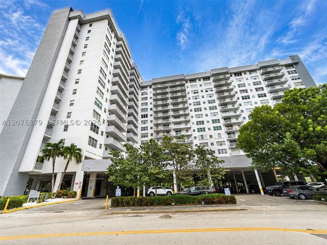 137 Golden Isles Dr 804, Hallandale Beach, FL 33009
