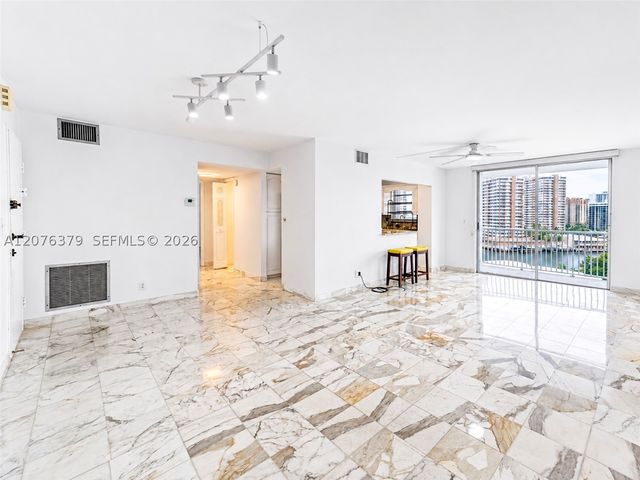 137 Golden Isles Dr 804, Hallandale Beach, FL 33009