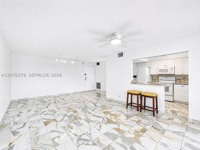 137 Golden Isles Dr 804, Hallandale Beach, FL 33009