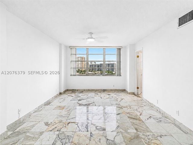 137 Golden Isles Dr 804, Hallandale Beach, FL 33009