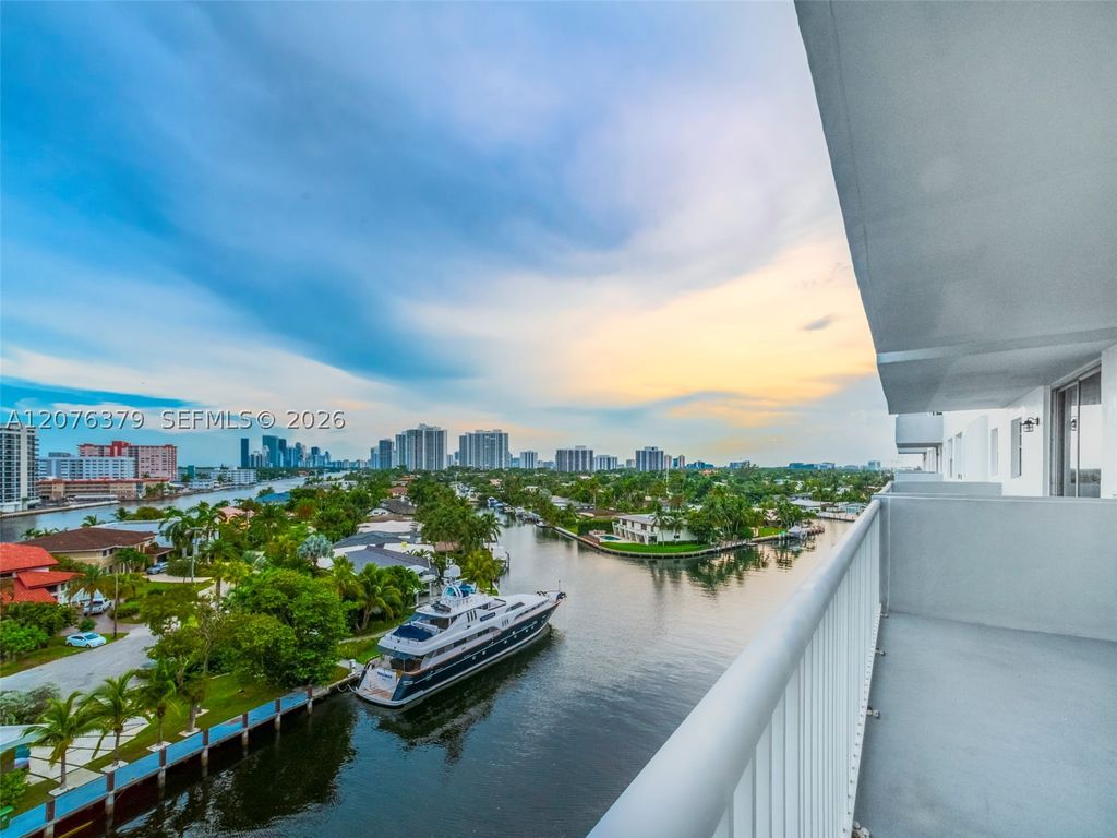 137 Golden Isles Dr 804, Hallandale Beach, FL 33009