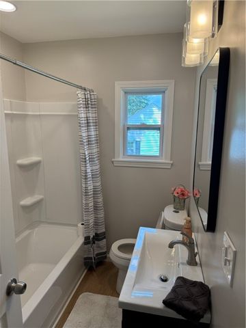 266 Dutch Ln, Hermitage, PA 16148