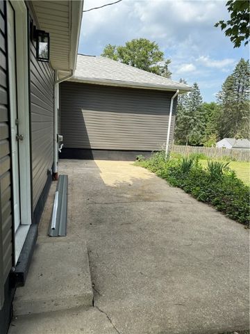 266 Dutch Ln, Hermitage, PA 16148