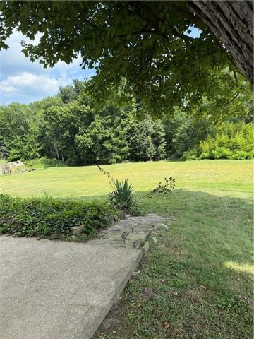 266 Dutch Ln, Hermitage, PA 16148