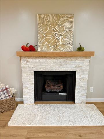 266 Dutch Ln, Hermitage, PA 16148