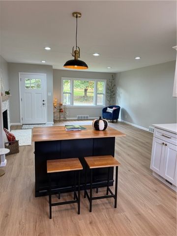 266 Dutch Ln, Hermitage, PA 16148