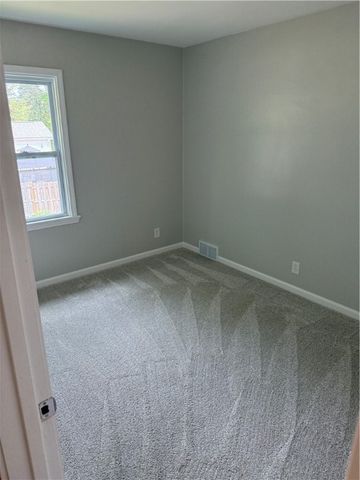 266 Dutch Ln, Hermitage, PA 16148