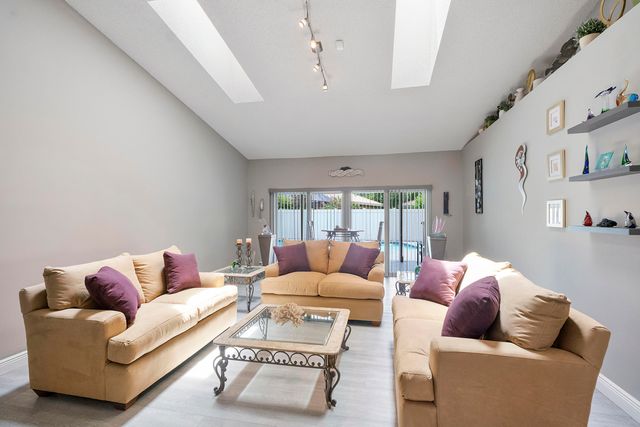 5911 NW 60th Avenue, Parkland, FL 33067