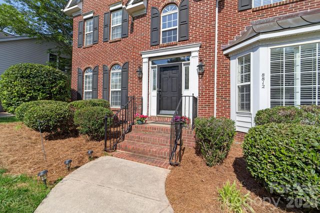 8812 Kingston Forest Drive, Charlotte, NC 28277