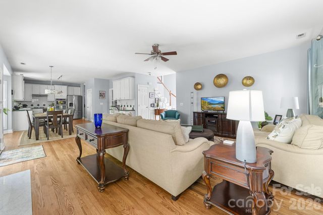8812 Kingston Forest Drive, Charlotte, NC 28277