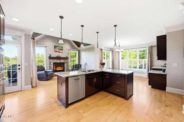 122 Sun Chase Court, Johnson City, TN 37615