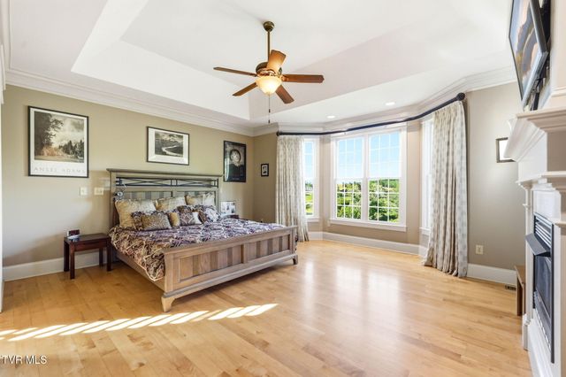 122 Sun Chase Court, Johnson City, TN 37615