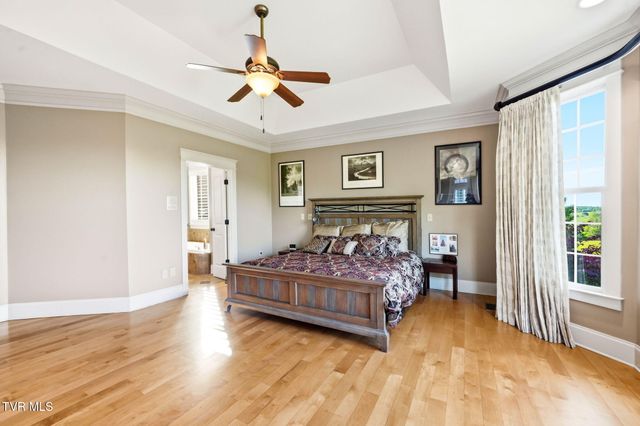 122 Sun Chase Court, Johnson City, TN 37615