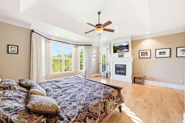 122 Sun Chase Court, Johnson City, TN 37615