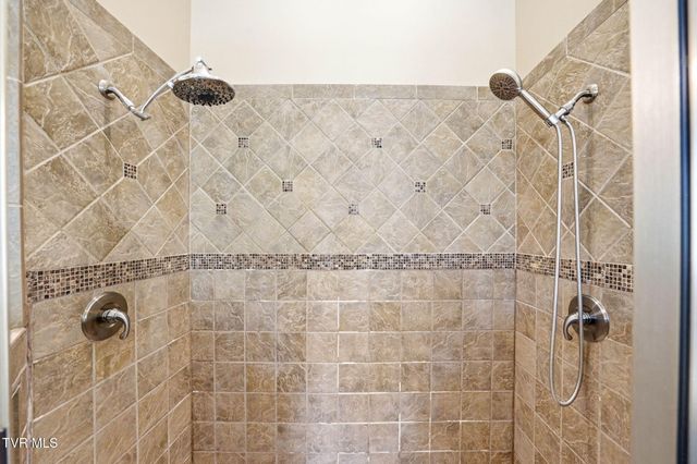122 Sun Chase Court, Johnson City, TN 37615