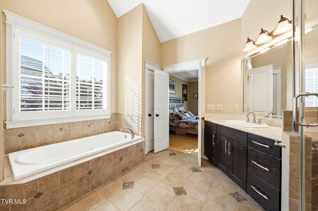 122 Sun Chase Court, Johnson City, TN 37615
