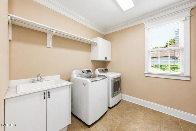 122 Sun Chase Court, Johnson City, TN 37615