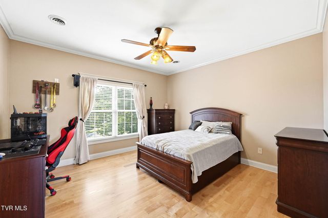 122 Sun Chase Court, Johnson City, TN 37615