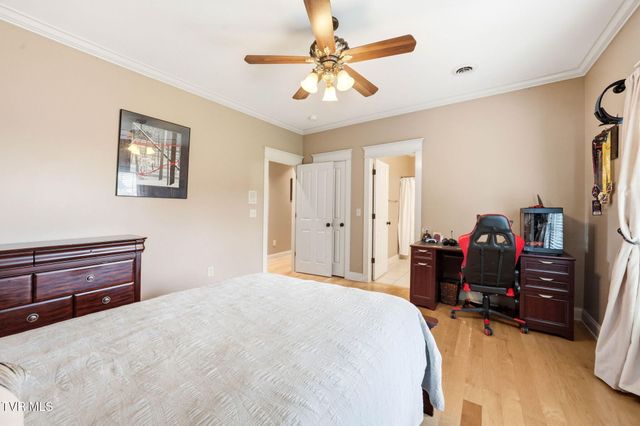 122 Sun Chase Court, Johnson City, TN 37615