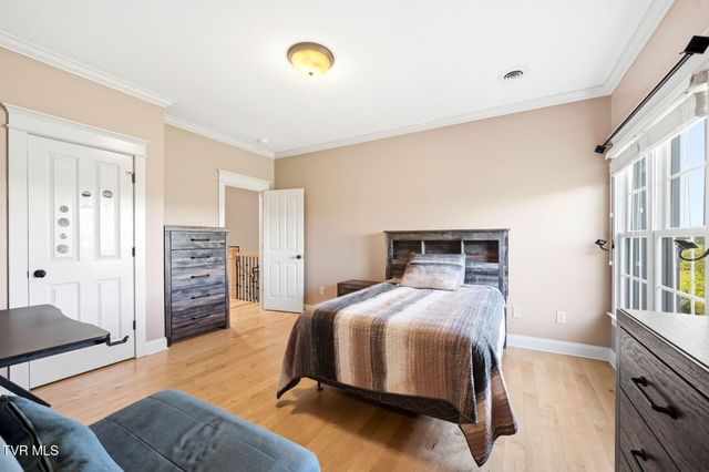 122 Sun Chase Court, Johnson City, TN 37615