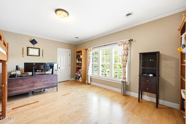 122 Sun Chase Court, Johnson City, TN 37615