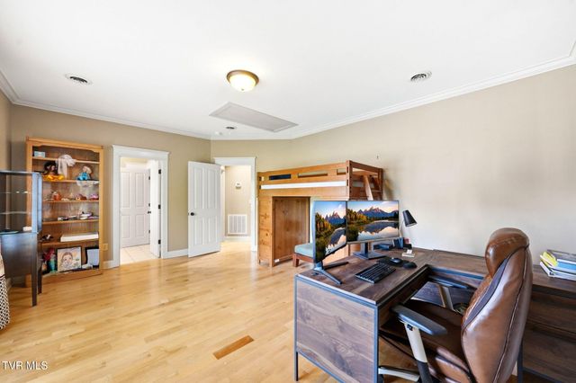122 Sun Chase Court, Johnson City, TN 37615