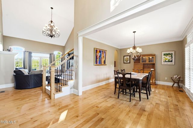 122 Sun Chase Court, Johnson City, TN 37615