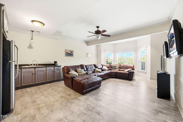 122 Sun Chase Court, Johnson City, TN 37615