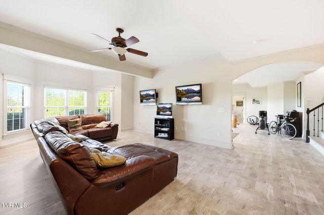 122 Sun Chase Court, Johnson City, TN 37615
