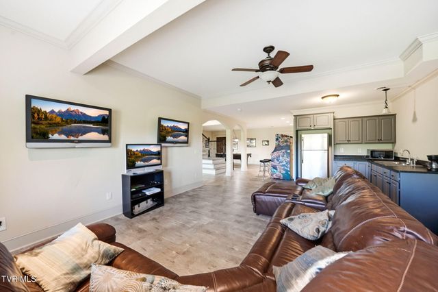122 Sun Chase Court, Johnson City, TN 37615