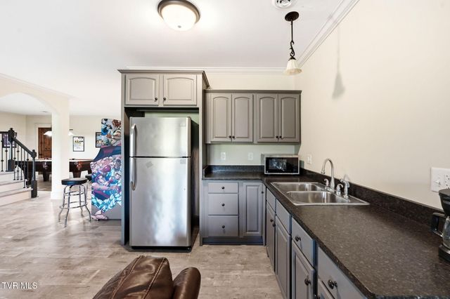 122 Sun Chase Court, Johnson City, TN 37615