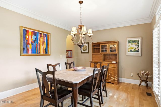 122 Sun Chase Court, Johnson City, TN 37615