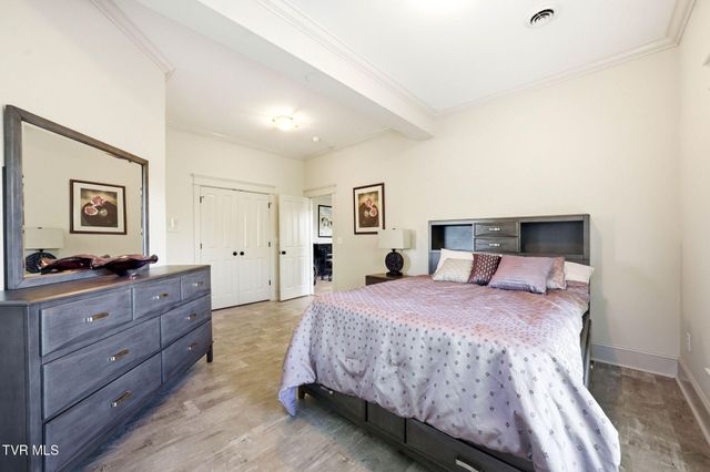 122 Sun Chase Court, Johnson City, TN 37615