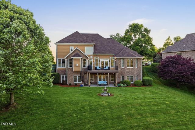 122 Sun Chase Court, Johnson City, TN 37615