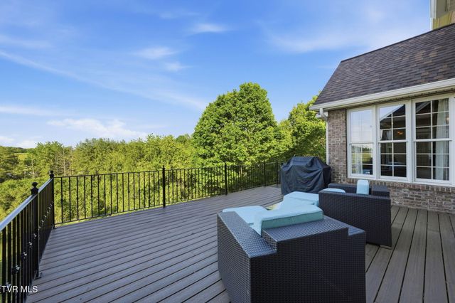 122 Sun Chase Court, Johnson City, TN 37615