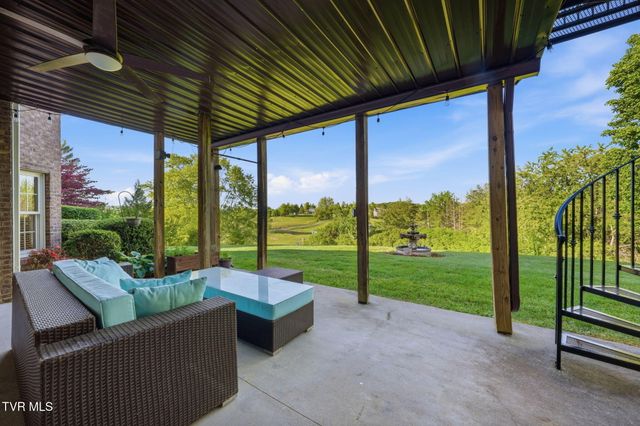 122 Sun Chase Court, Johnson City, TN 37615